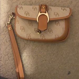 Dooney and boukre pouch